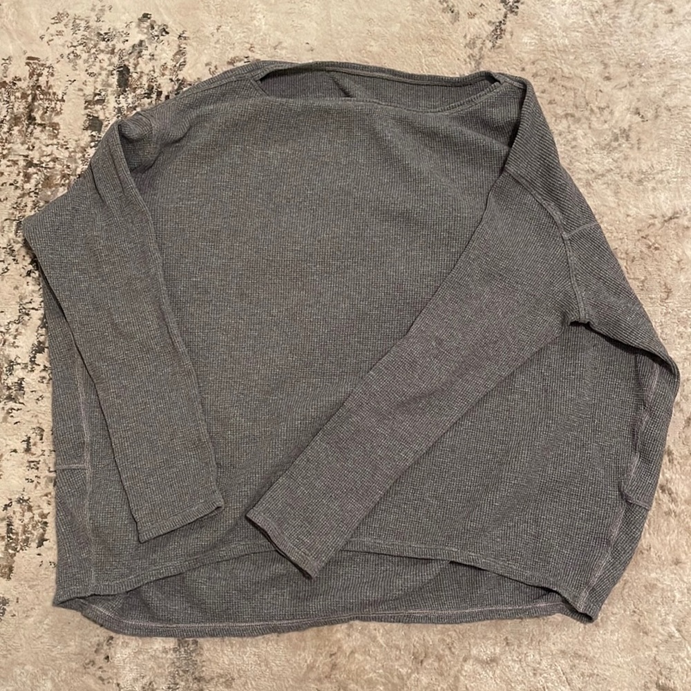 lululemon athletica Heather Gray Long Sleeve Waffle Top